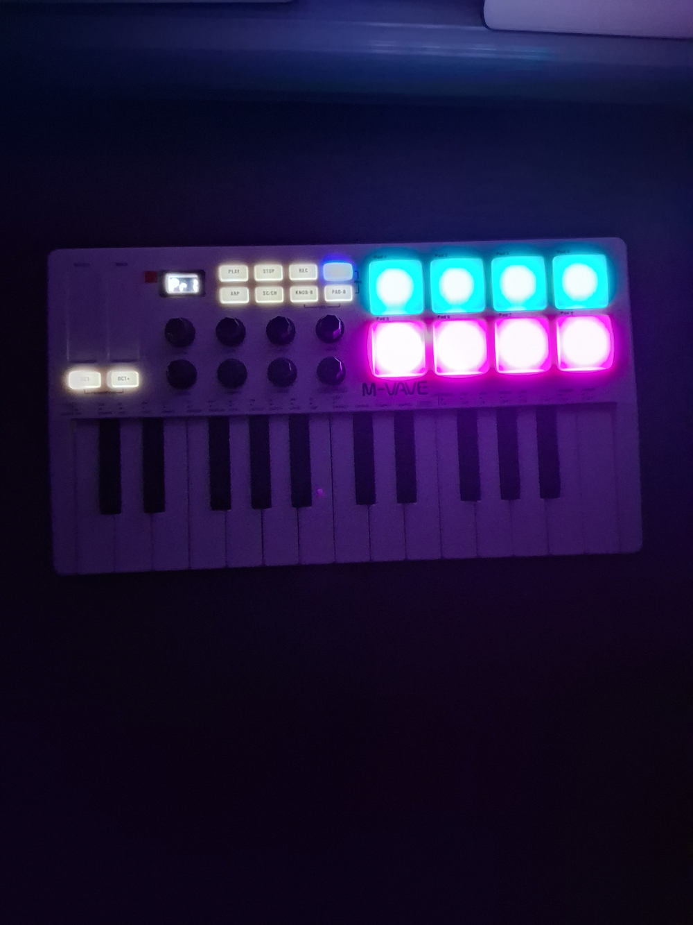 M-Vave 25-Key USB MIDI Keyboard Controller - White - Picture 9 of 16